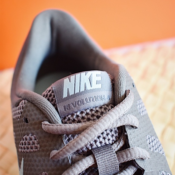 🚨SOLD🚨NEW WMNS Nike Revolution 4 - Picture 8 of 10